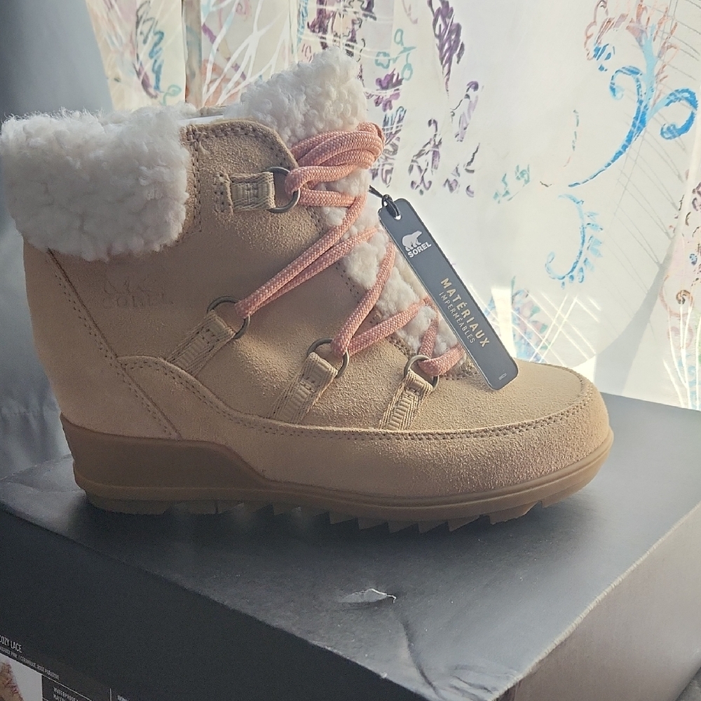 Sorel Beige Boots with White Faux Fur